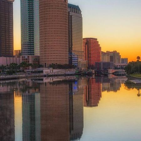 Contemporary 1-Bedroom Private Bungalow Walk To Armature & Riverwalk Tampa Eksteriør billede