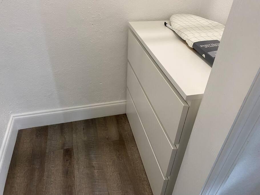 Contemporary 1-Bedroom Private Bungalow Walk To Armature & Riverwalk Tampa Eksteriør billede